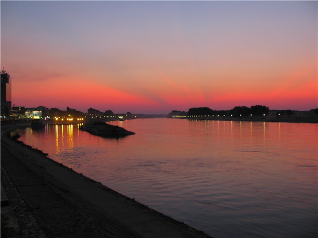 Nebo nad Osijekom u ljetno predvečerje