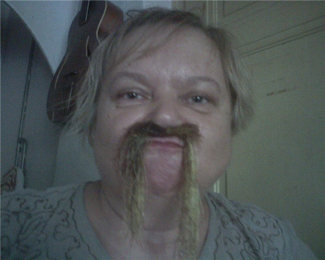 Zene Sa Brkovima