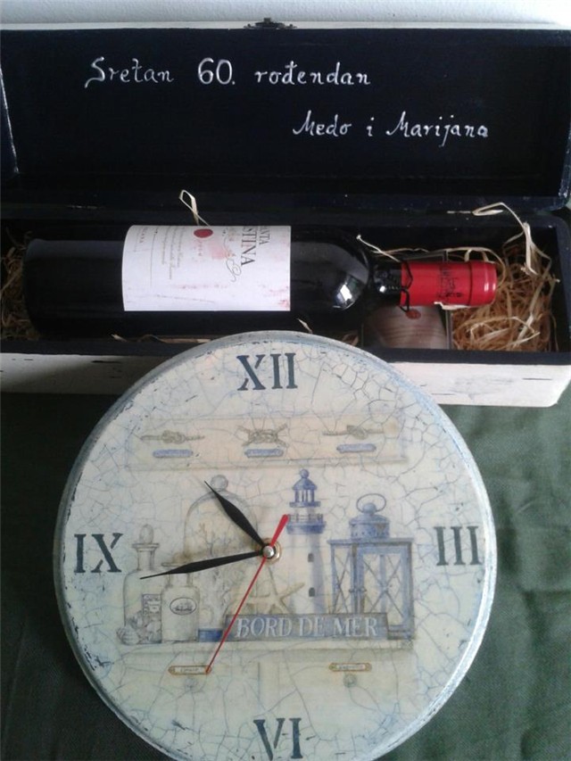 Komplet sat + kutija za vino (iznutra)