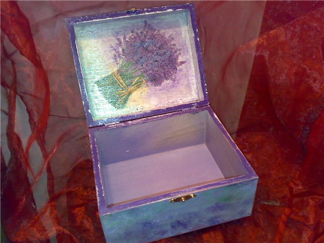 Kutija sa lavandom ( iznutra )