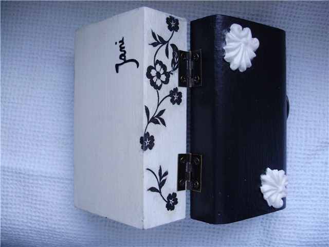 Crno-bijela kutijica