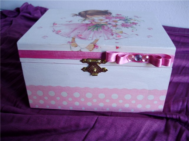 Kutija za djevojčice - sprijeda