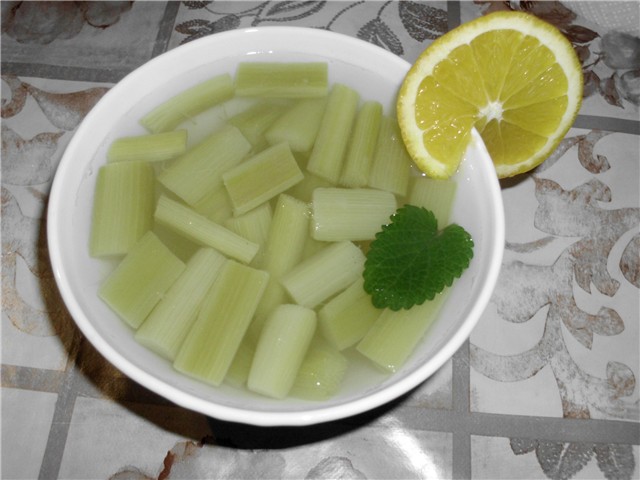 rabarbara-kompot